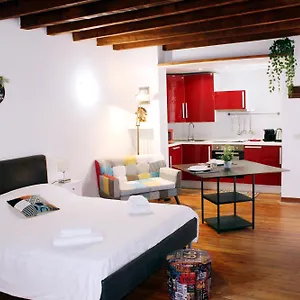  Apartment Hbhall Navigli 2 Italy