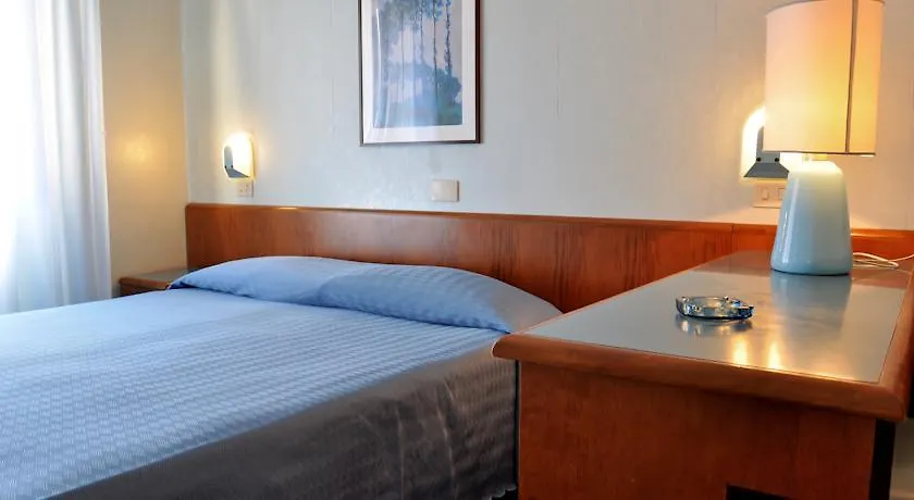 Hotel Garda Milan 3*,
